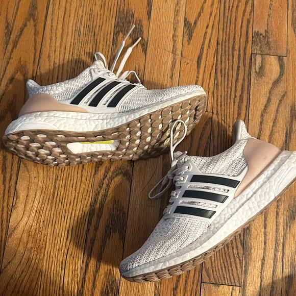 ADIDAS ULTRABOOST SNEAKERS - size 5.5 - Picture 7 of 7